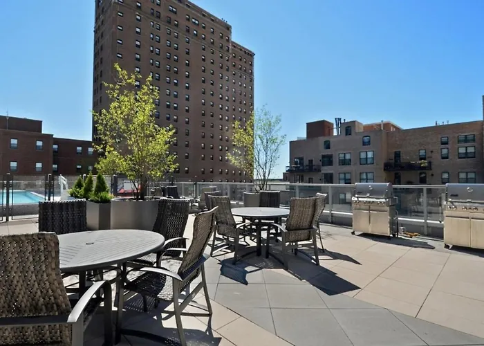 South Loop W Pool Gym Nr Grant Park Chi-856 Chicago