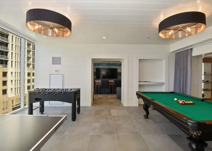 South Loop W Pool Gym Nr Grant Park Chi-856 *