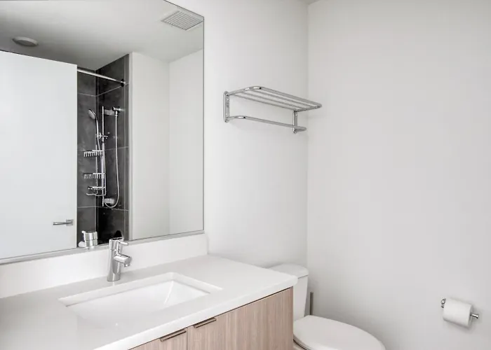 South Loop W Pool Gym Nr Grant Park Chi-856 *
