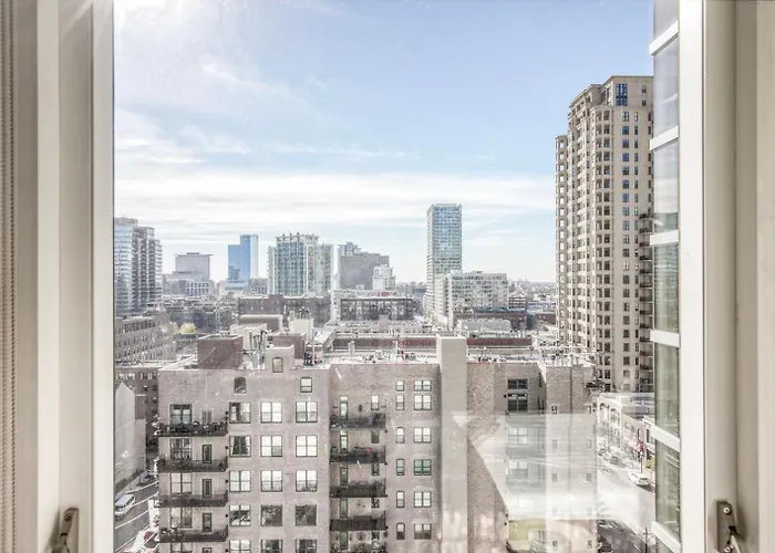South Loop W Pool Gym Nr Grant Park Chi-856 * Chicago